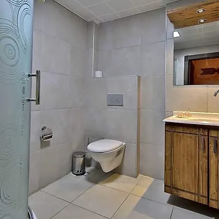 Отель Cave Rooms&pool 3*