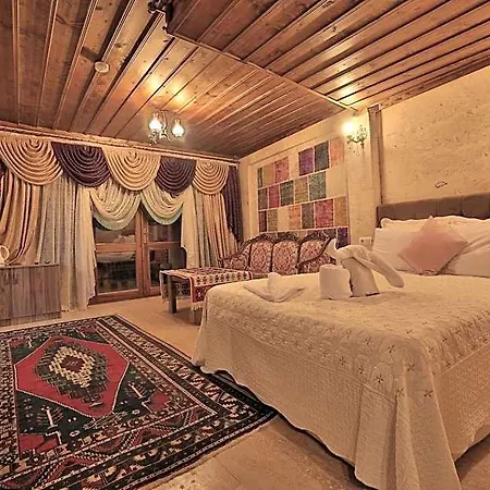 Cave Rooms&pool Отель Гореме