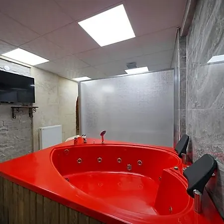 Cave Rooms&pool Отель 3*